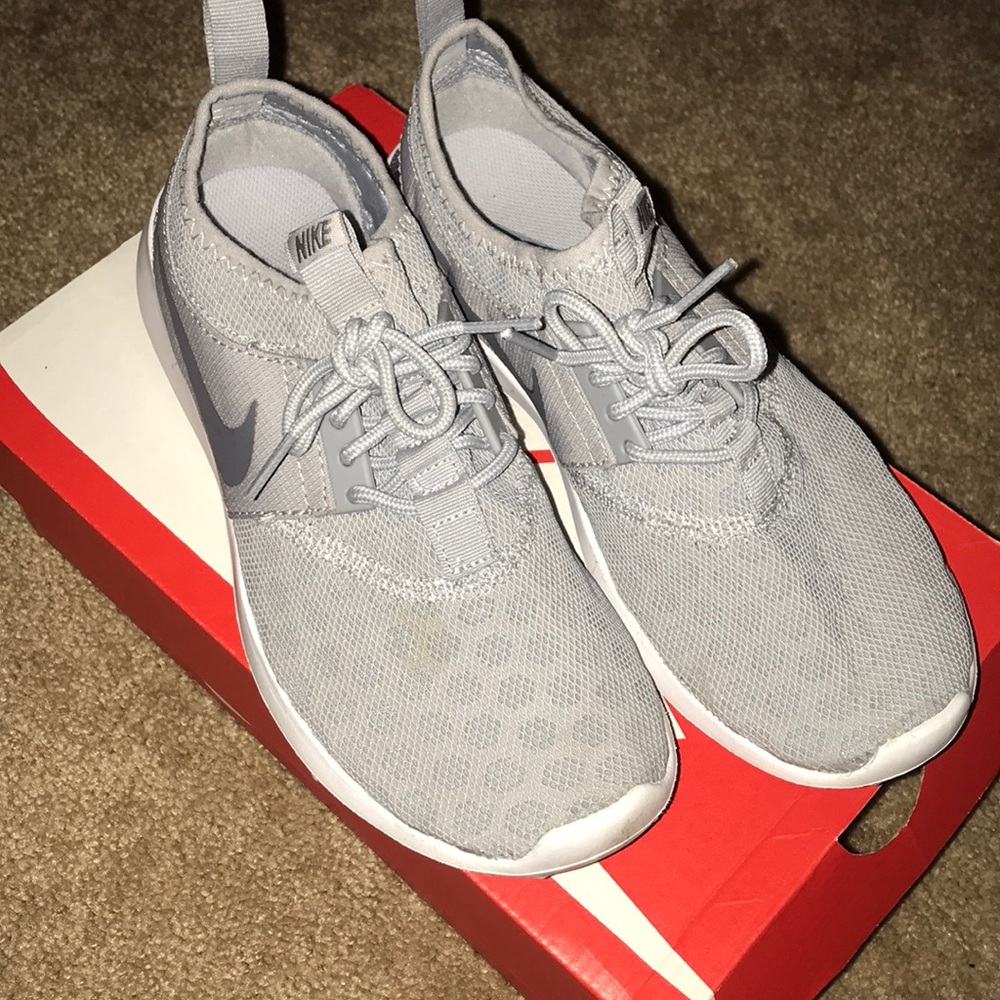 Women’s Nike Juvenate Sneaker - Size 7